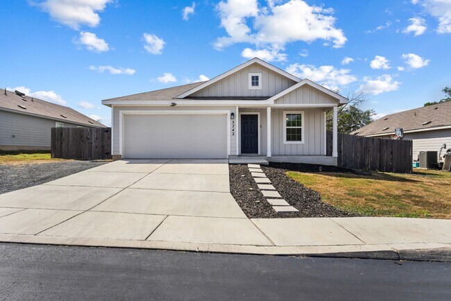 Building Photo - 3 Bedroom/2 Bath Vista Point Subdivision Rental