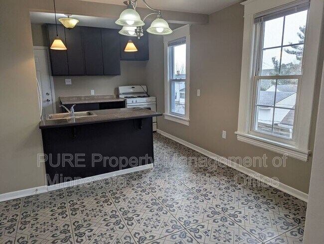 Photo - 605 Van Buren Ave Unit 4