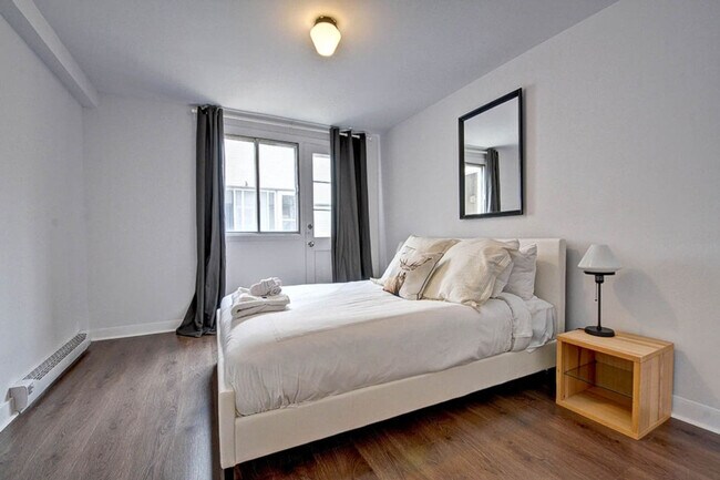 Photo - 1379 Rue Ontario E Unit ID1244612P