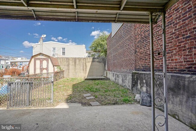 Building Photo - 2713 Kirkbride St Rental
