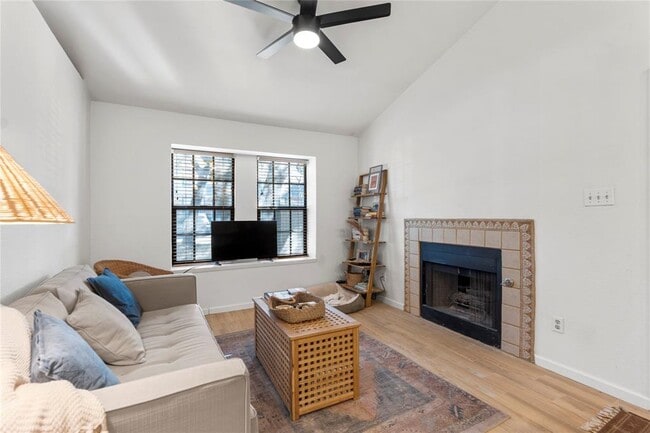Photo - 1411 Gracy Farms Ln Unit 85