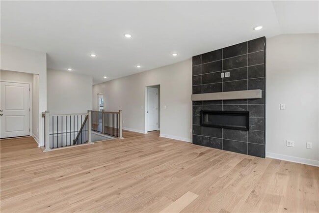 Photo - {17756} Brand New Reverse 1.5 + Finished Basement + Community Pool