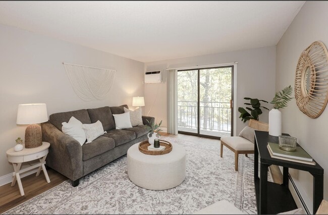 Photo - 19 Country Club Dr