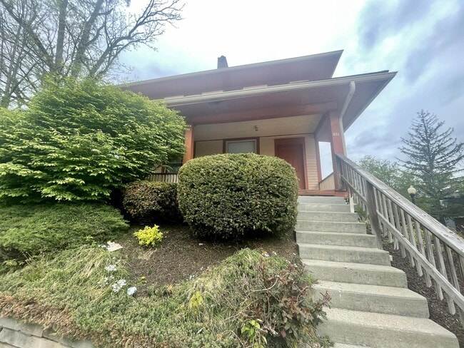 Photo - 221 E 9th St