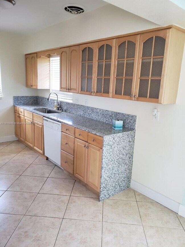 Photo - 1031 N 16th Ct