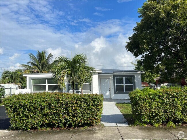 Building Photo - 2625 NW 55th St Unit 1 Rental