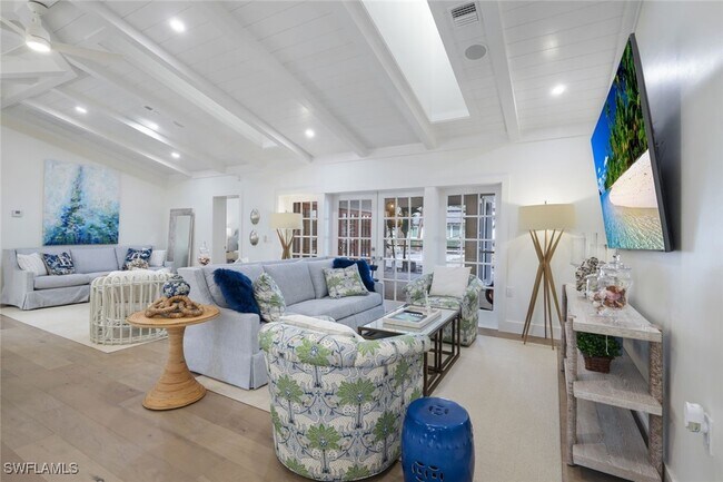 67 8th Ave S