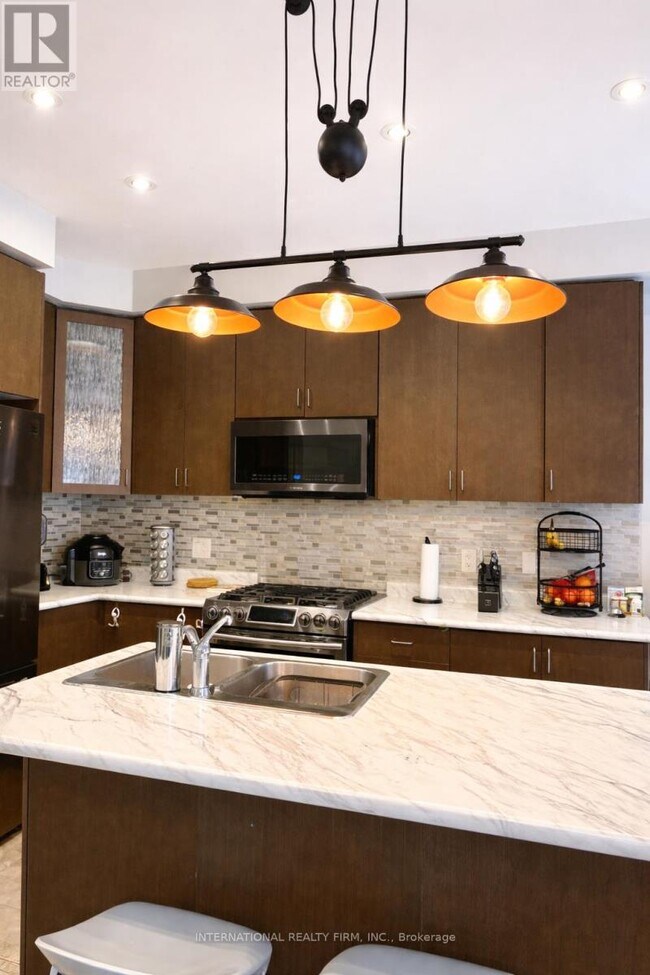 Photo - 1477 Pratt Heights