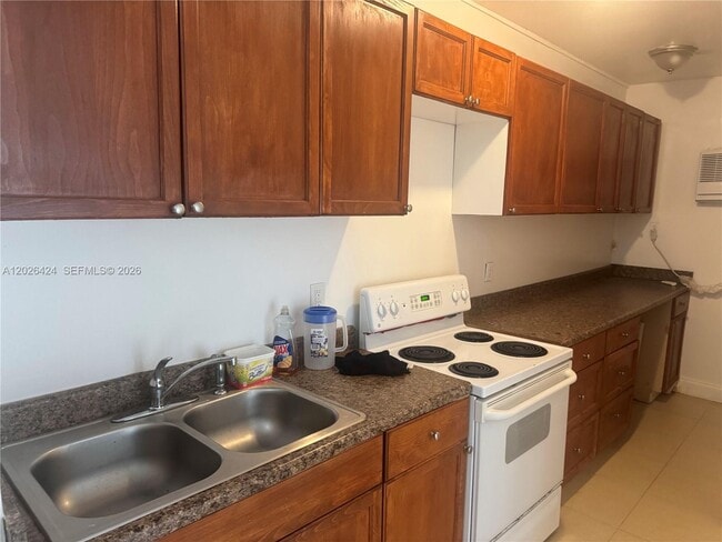 Building Photo - 1180 NE 160th Terrace Unit 3