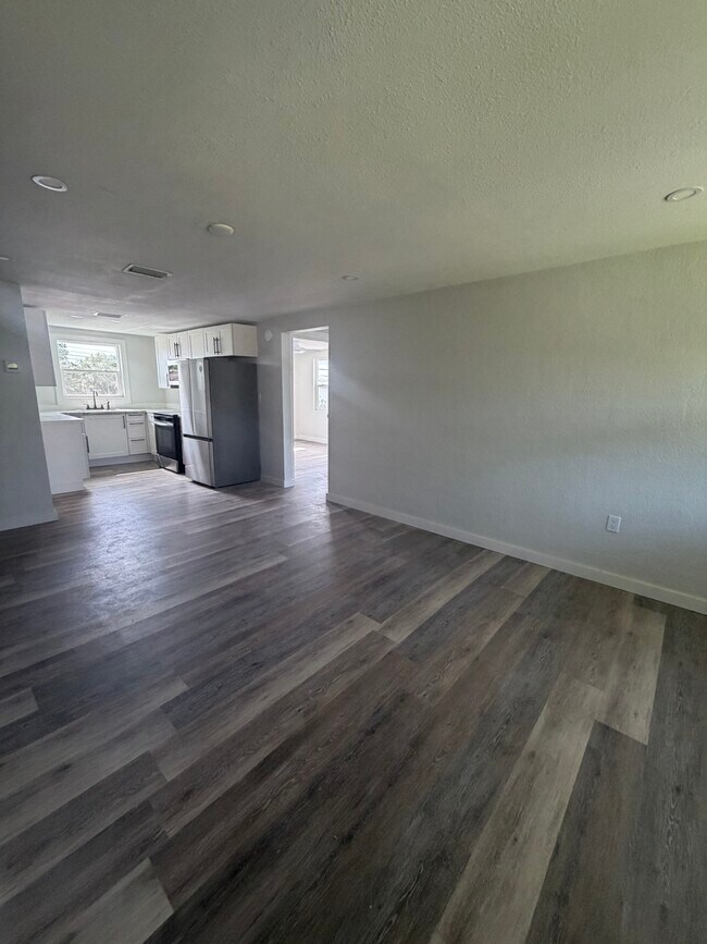 1302 Clearlake Rd
