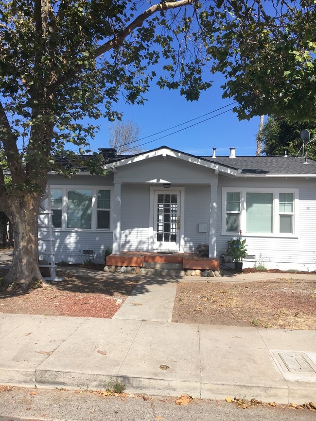 Photo - 824 Sumner St Casa