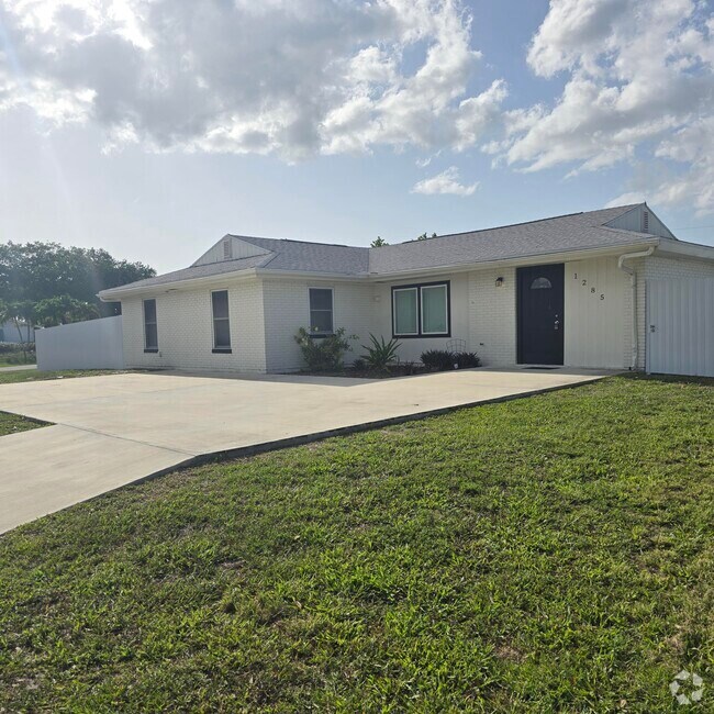 Building Photo - 1285 SE Port St Lucie Blvd Rental