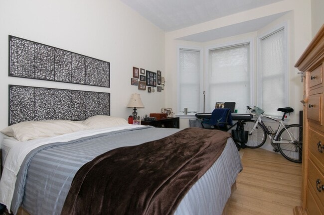 Photo - Allston 3 Bed – Hardwood Floors – No Fee – 6/1