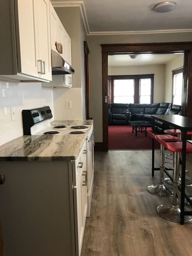 Photo - 7 Bedroom 3 Bathroom Unit with Updates! Available May 16th 2026