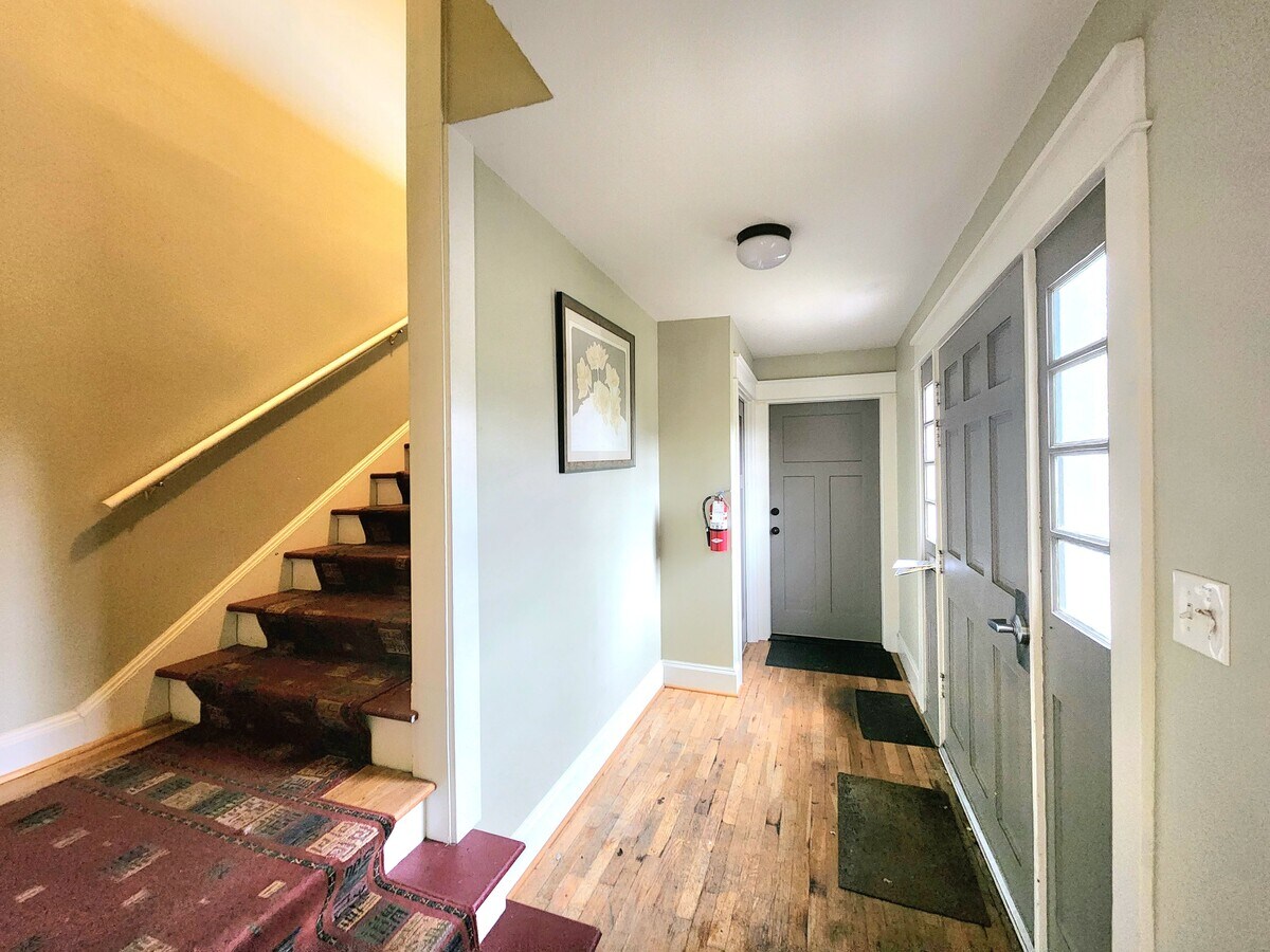 Shared Lobby - 6623 N Vancouver Ave Unidad 5