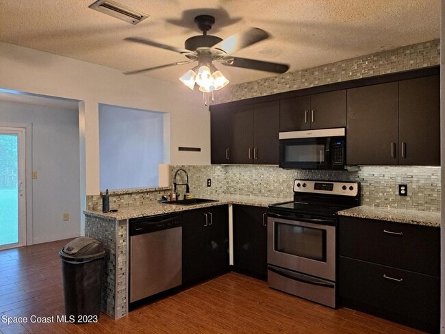 Photo - 1311 Cindy Cir NE