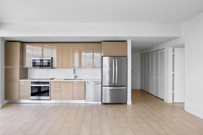 Photo - 2000 Metropica Wy Unit 2504