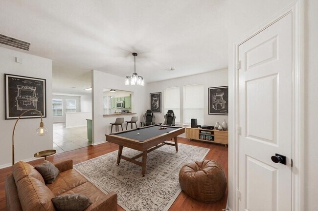 Photo - 923 Shirefield Ln