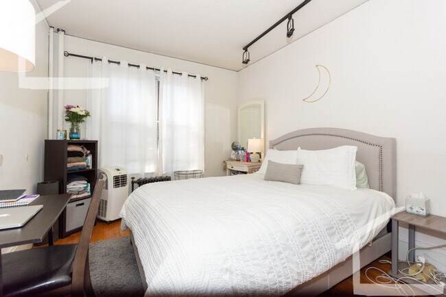 Photo - Amazing 3 bed 1 bed in Fenway... NICELY PRICED... SEPT 1st Move in