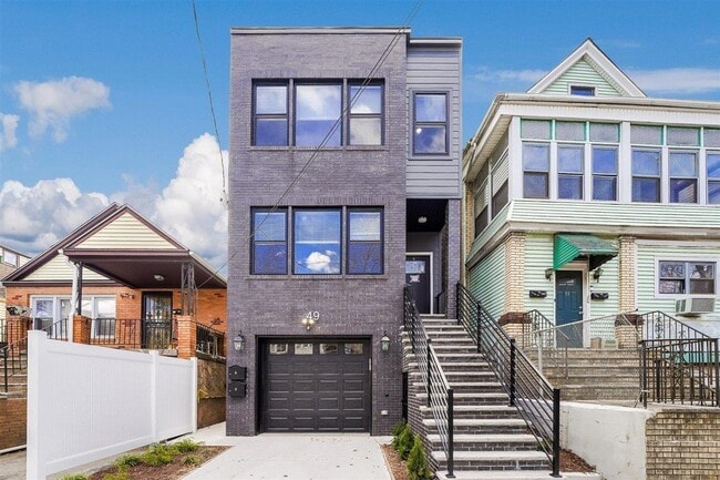 Building Photo - 49 Wade St Unit 1