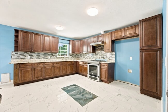 Photo - 2016 Knollwood Ln