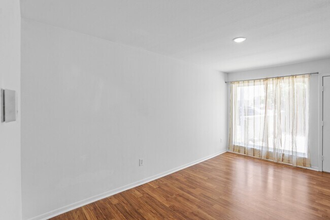 Photo - 1408 Hughes St Unit 4