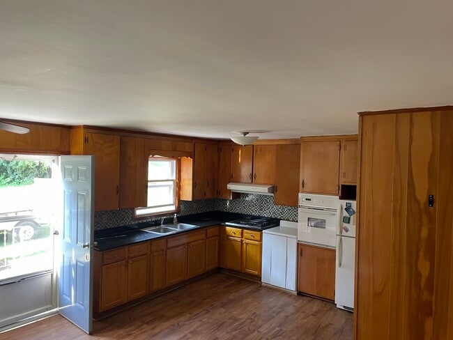 Photo - 403 Marlington St