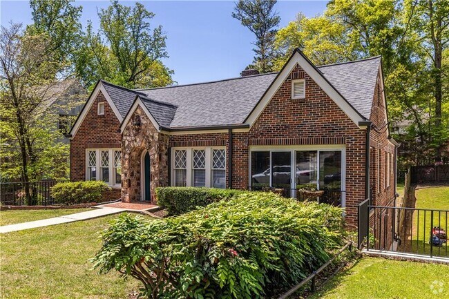 Building Photo - 1900 Ridgewood Dr NE Rental