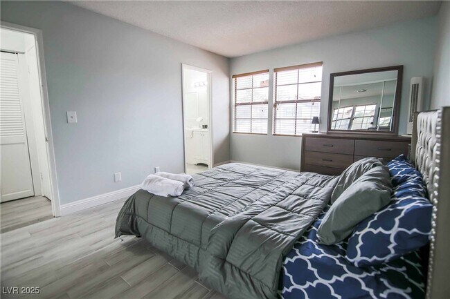 Photo - 7399 Topeka Dr