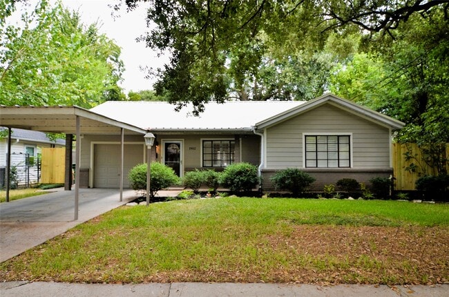 Photo - 1902 Coulcrest Dr