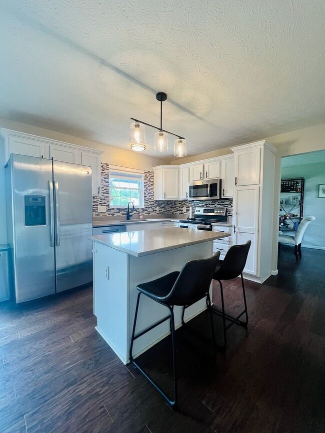 Photo - Beautiful 4 Bedroom Home in a Cul-De-Sac