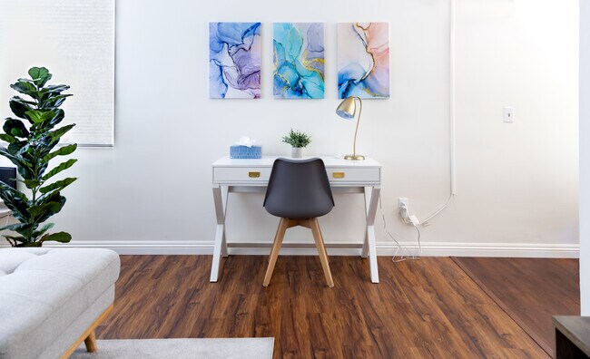 Desk area with WiFi access - 12354 Addison St