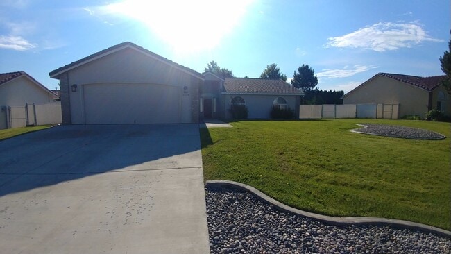 Stylish 3-Bedroom in Prime West Richland L... - Stylish 3-Bedroom in Prime West Richland L... House