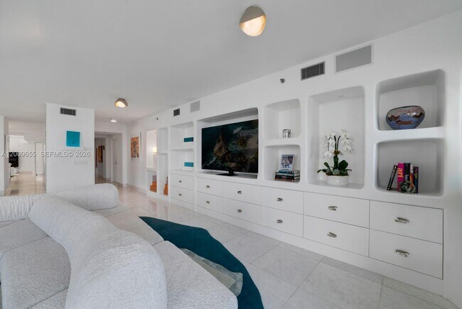 Photo - 5801 Collins Ave Unidad 1200