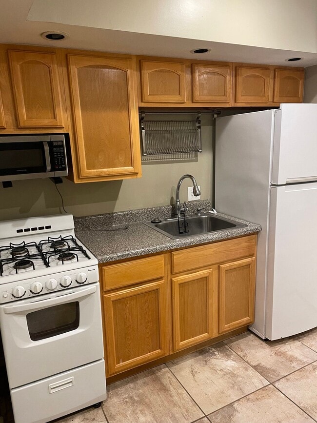 909 S 21st St Unit 2