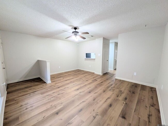 Building Photo - 5233 BUTTERCREEK LN, j2 Unit j2
