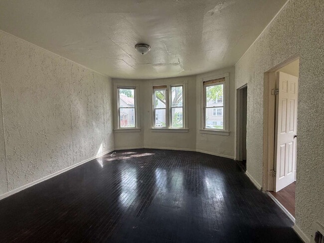 Photo - 1 Bedroom, 1 Bath Lower-Front Unit Unit 1 Lower