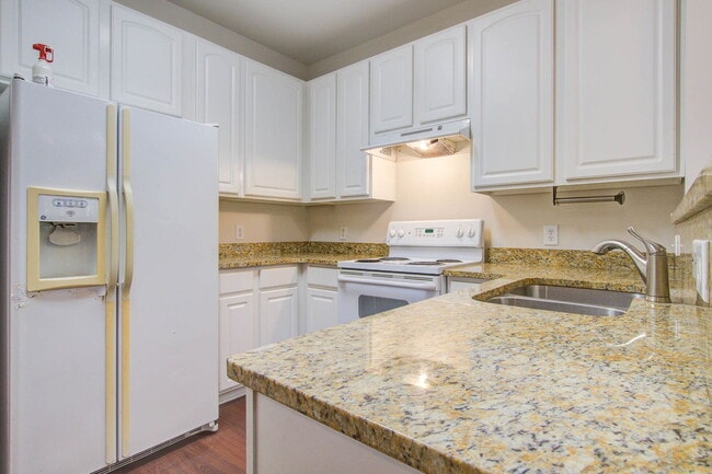 Photo - 100 Chinquapin Dr