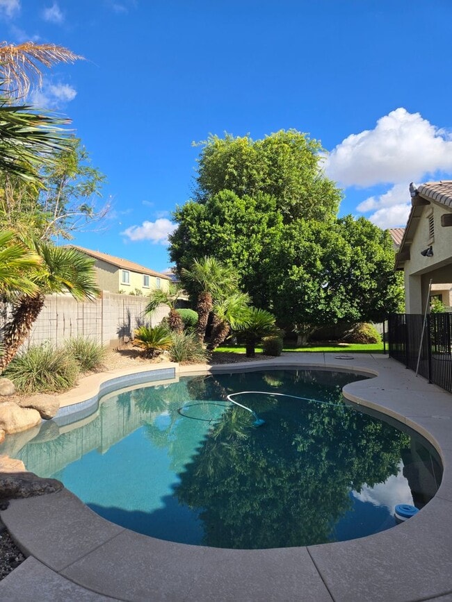 Photo - 16758 W Apache St