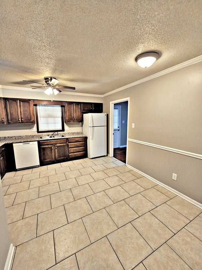 Photo - 3BR TOWNHOUSE FOR RENT - DECATUR SW