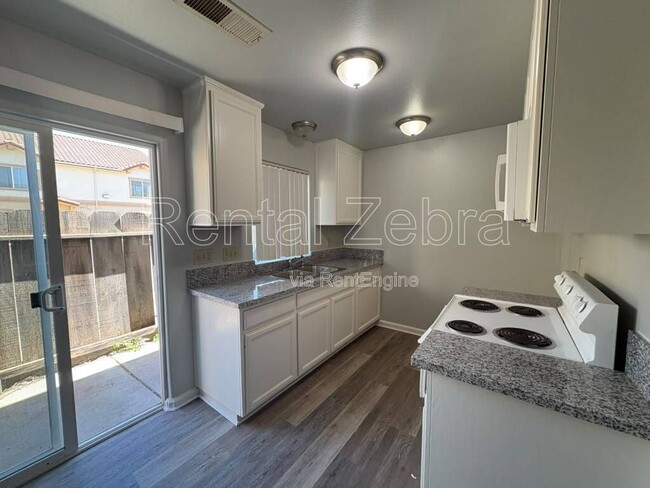 Photo - 2951 Willowbrook Dr Unit B