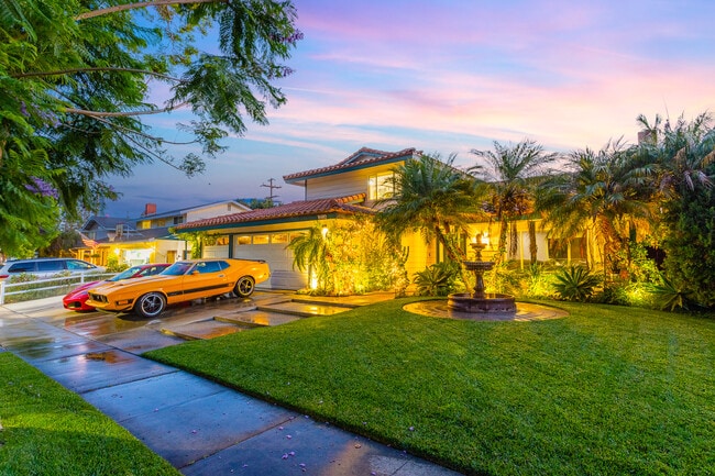 Photo - 2718 N Wright St House