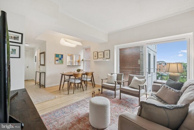 Photo - 1812 Vernon St NW Unit 34