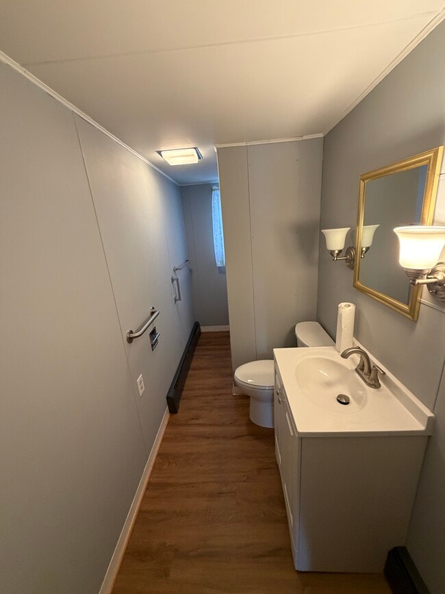 Photo - 454 Bodnick St