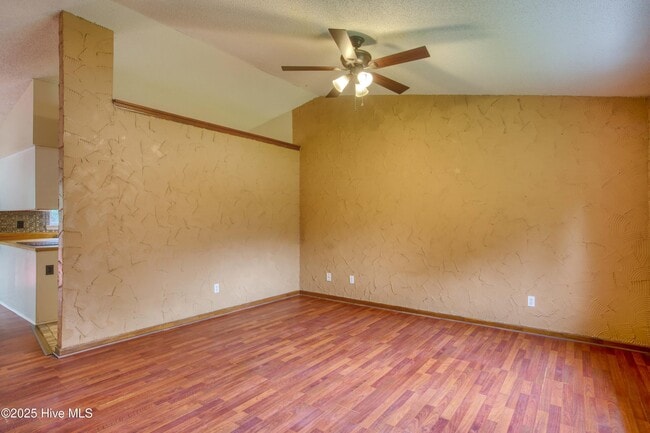 Photo - 303 Sedgefield Ct