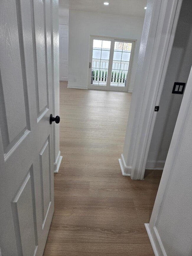 Building Photo - 418 E Hardy St Unit 4