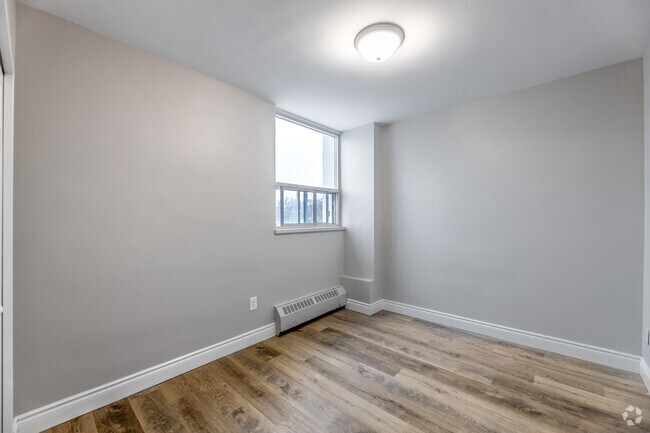 2BR, 1BA - 823 SF - Bedroom