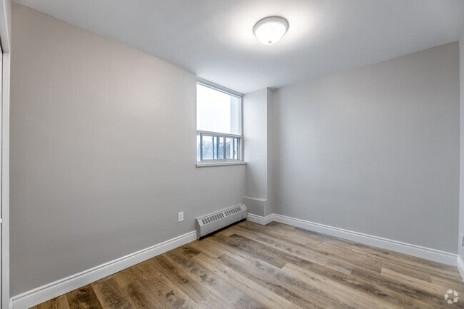 2BR, 1BA - 823 SF - Chambre - 890 Jane St