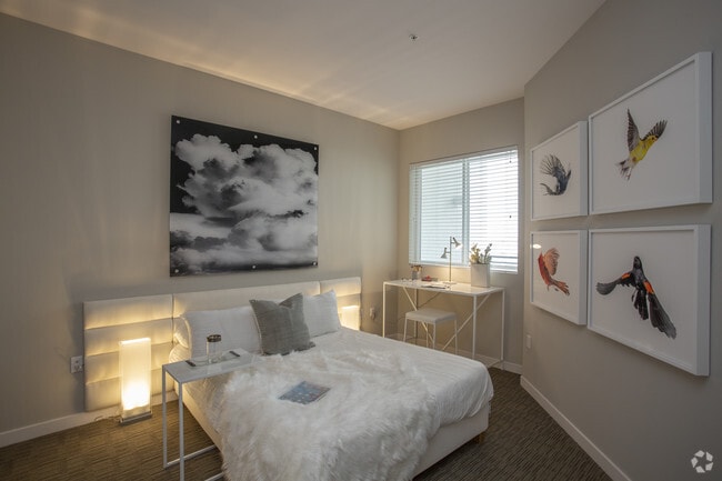 1 BR, 1 BA - 713 SF - AV8