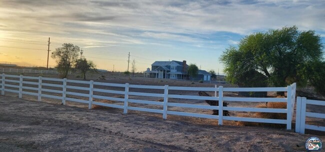 Photo - 406 E Bowles Rd